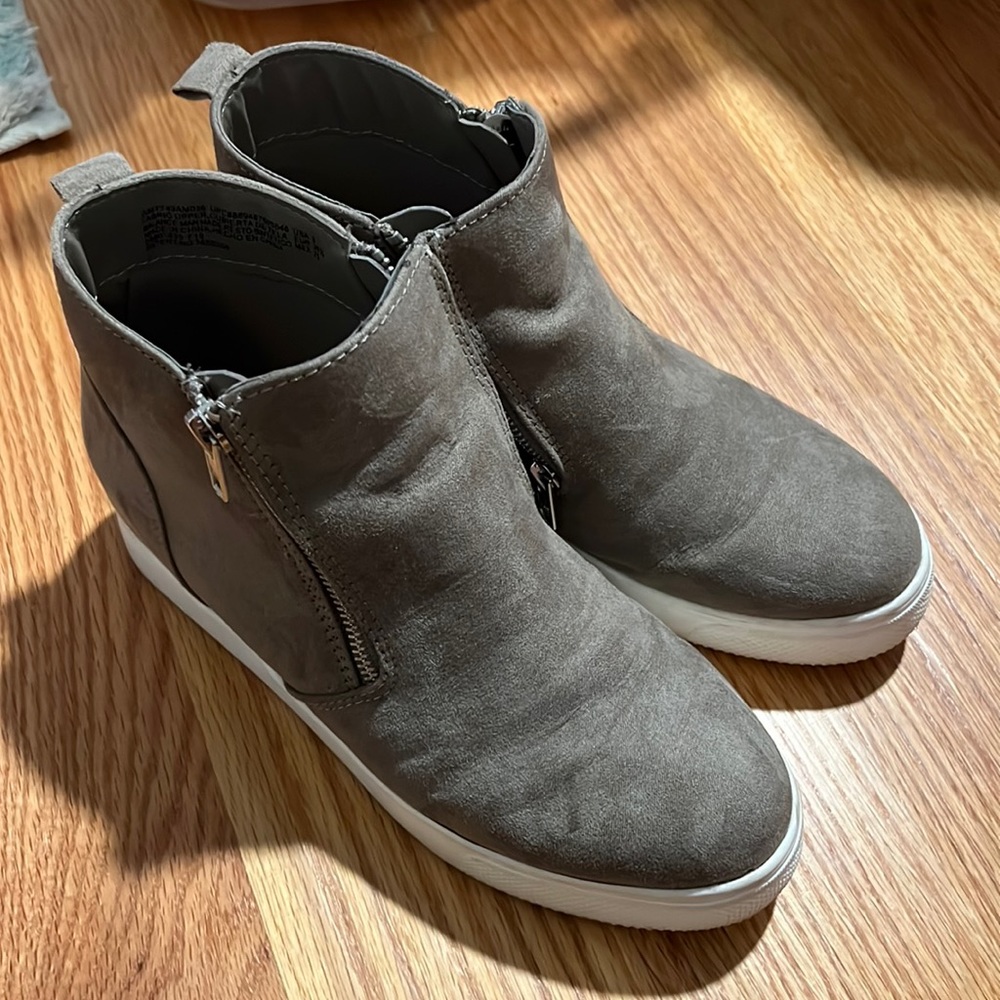Wedge sneakers